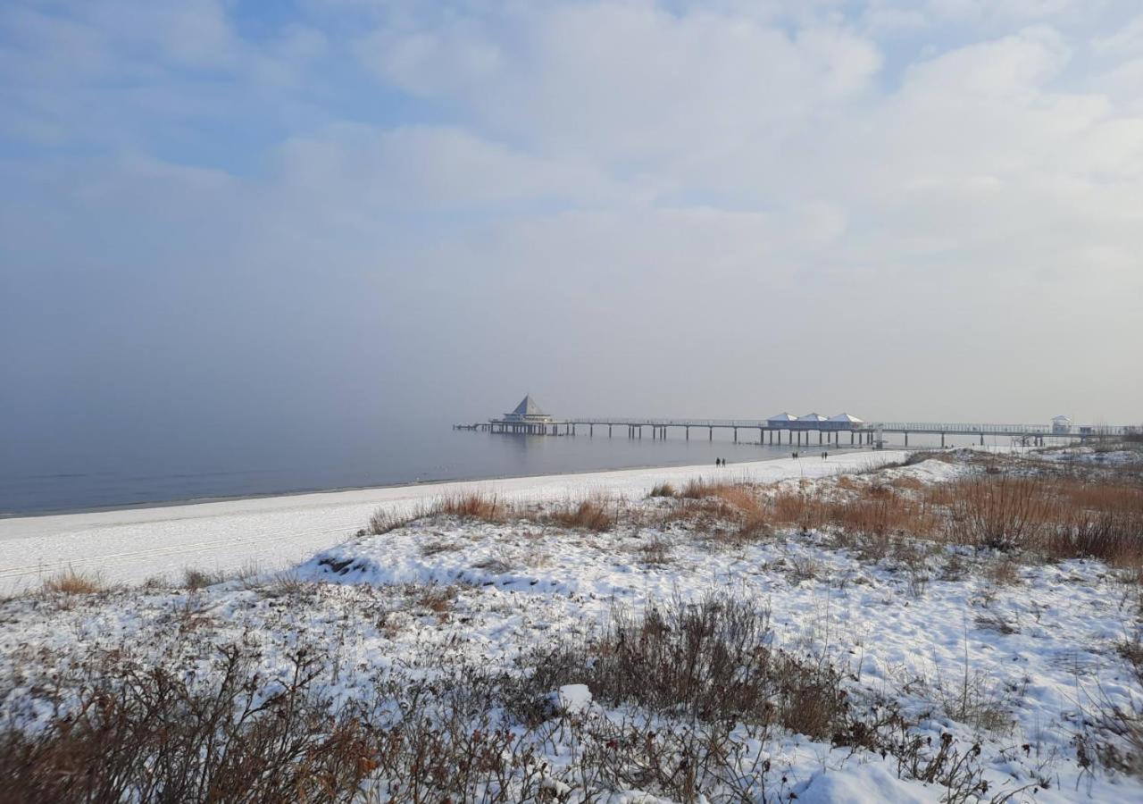 Modernes Reetdach-Ostseeferienhaus Bella Mare, Insel Usedom Mit Sauna, Kamin & Sonnenterrasse Zirchow Екстер'єр фото
